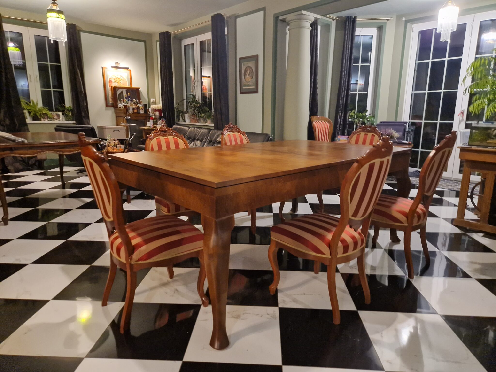 Σύγκριση μεγεθών τραπεζιών