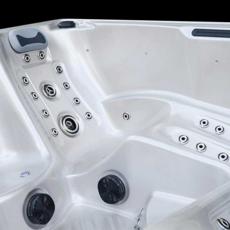 Záhradná jacuzzi vaňa SPA340 Cappuccino, prírodné drevené obloženie 220x220 cm – elegancia a relax v prírode