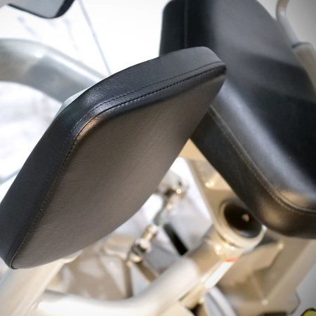 Машина за притискане на бедрото със стека PLM-614