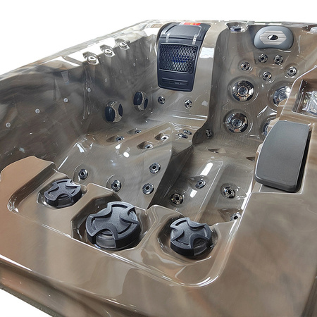 Dārza džakuzi SPA749 200x135 - Spa vanna ar strūklu un LED apgaismojumu