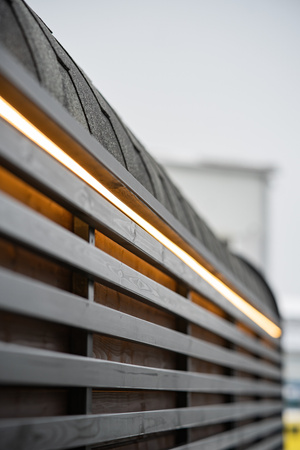 Luxusní moderní venkovní sauna Cube Premium Plus do zahrady s panoramatickým výhledem po celý rok