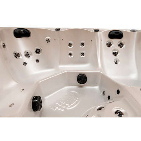 Trädgårdsjacuzzi SPA750 200x200 cm – komfort och avkoppling i din trädgård