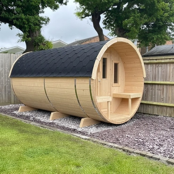 Puutarhasauna Tynnyri 330 terassilla 4 hengelle / Harvia Harvia sähkökiuas tai Harvia puukiuas / Korkealaatuinen skandinaavinen kuusi (Thermowood) | Hyvinvointi | Rentoutuminen | SPA | Perheelle ja ystäville | Skandinaavinen tyyli | Skandinaavinen tyyli