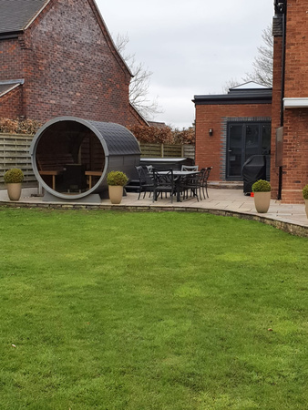 Barrel Sauna 330 με Βεράντα για 4 άτομα / Ηλεκτρική ή Ξυλόσομπα Harvia / Υψηλής ποιότητας Scandinavian Spruce (Thermowood)