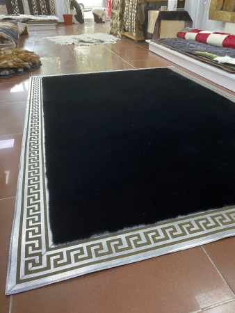 Luxuriöser handgefertigter Teppich - schwarzer Plüschteppich mit Goldmuster weich, elegant, einzigartig im VERSACE STYLE