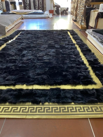 Tapis de style VERSACE - tapis de luxe en peau de mouton, fait à la main, noir et doré