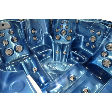 Jacuzzi za vrt SPA751 210x210 cm – luksuzno opuštanje u vašem vrtu