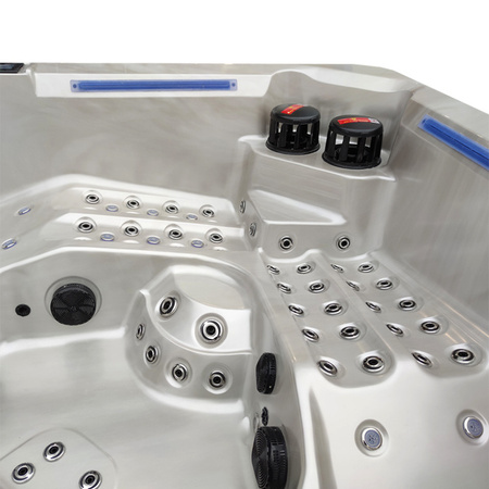 Garden Jacuzzi Hot Tub SPA743 220x220 cm – Spacious Relaxation for the Whole Family