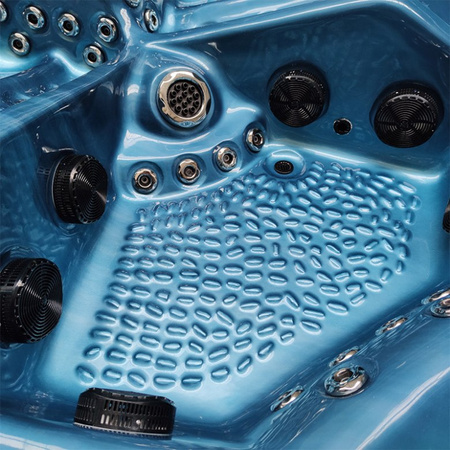 Dārza džakuzi vanna SPA560 220x220 cm - greznība un pilnīga atpūta jūsu dārzā