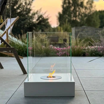 Chimenea ecológica independiente Sunset Garden blanca estructurada mate