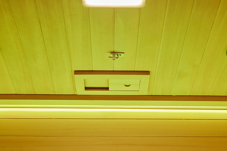 Sauna OFS06A-4 – Kompakta elektriskā sauna ar infrasarkano sildīšanu