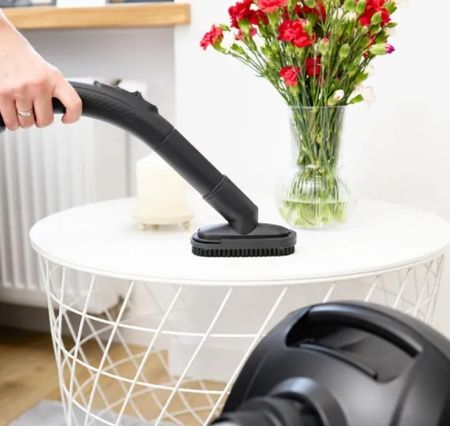 Sesalnik z vrečko MPM MOD-54 – 850 W, filter HEPA 13, večkratna vrečka 3,5 l, 5 nastavkov, doseg delovanja 7 m