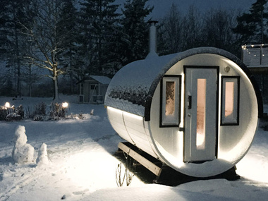 Barrel Outdoor Sauna 250 för 4 personer / Elektrisk eller vedeldad Harvia-spis / Skandinavisk gran av hög kvalitet (termwood)