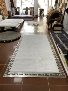 VERSACE style carpet - luxurious carpet in genuine sheepskin, long and soft