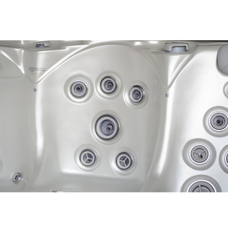 Dārza džakuzi vanna SPA560 220x220 cm - greznība un pilnīga atpūta jūsu dārzā