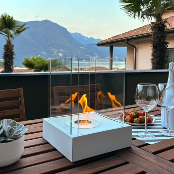 "Sunset Garden Mini" laisvai pastatomas baltos matinės spalvos bioetanolio židinys - kompaktiškas, nedūmijantis bioetanolio židinys mažiems interjerams ir balkonams