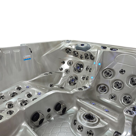 Jacuzzi til haven SPA747 F27 210x210 cm – komfort og elegance