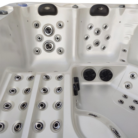 Dārza džakuzi vanna SPA743 220x220 cm - plaša atpūta visai ģimenei