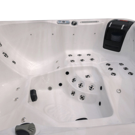 Udendørs jacuzzi SPA750 200x200 cm – komfort og afslapning i din have