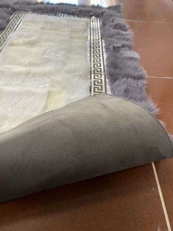 Tapete de luxo em pele de ovelha natural - um elegante tapete de estilo VERSACE feito à mão