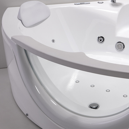 SIGNA 635 mullivann valge 150x150 cm - elegants ja lõõgastumine teie vannitoas