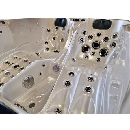 Garden Jacuzzi SPA102 210x160 cm - kaasaegne hüdromassaaživann aeda