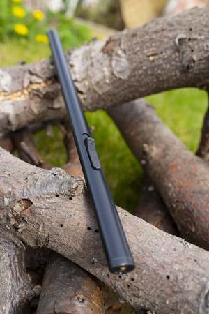 Kaasusytytin biotulisijoille 31 cm - musta, pitkä ja varma