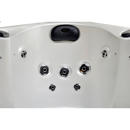 Jacuzzi ogrodowe SPA750 200x200 cm – komfort i relaks w Twoim ogrodzie