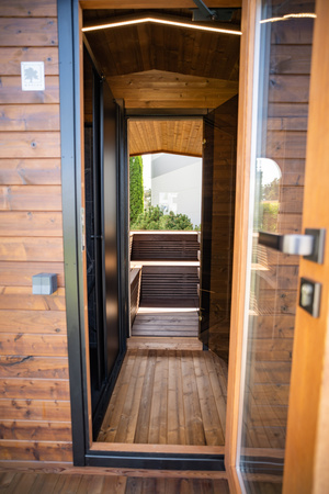 Nowoczesna sauna ogrodowa CUBE MODERNO PLUS SC - zewnętrzna z funkcją relaksacyjną