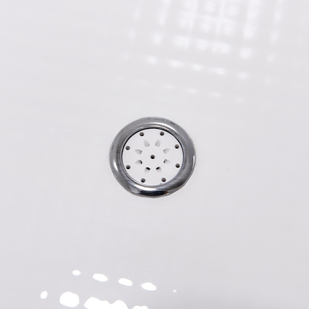 SIGNA 635 pezsgőfürdő fehér 150x150 cm - elegancia és kikapcsolódás a fürdőszobában