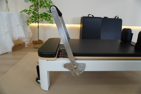 Profesionálny Reformer Pilates z hliníka | Fitness vybavenie pre domov a štúdio | Yoga | Fitness | Quality‑Spa Fitness