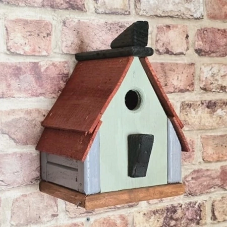 Ръчно изработена хранилка за птици birdhouse