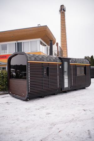 Lussuosa sauna moderna da esterno Cube Premium Plus per giardino con vista panoramica tutto l'anno