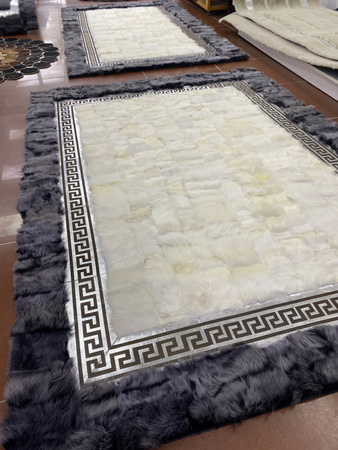 Луксозен килим от естествена овча кожа с дълга кожа - ръчна изработка, стил Versace