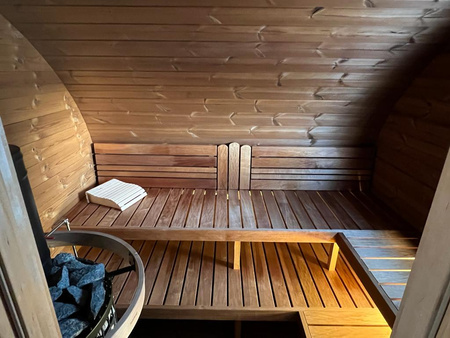 Sauna ovalada Frodo 500 Outdoor para 8 personas / Estufa Harvia eléctrica o de leña / Abeto escandinavo tratado térmicamente de alta calidad | Wellness | Relax | SPA | Diseño Moderno | Para Familia y Amigos