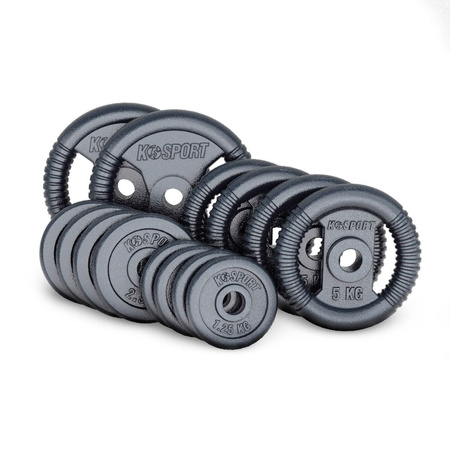 Un banco de ejercicios con un juego de pesas y pesas.