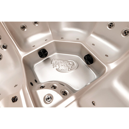 Garden Jacuzzi SPA750 200x200 cm – Comfort and Relaxation in Your Garden