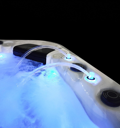 Utomhusjacuzzi SPA347 230x230 cm – exklusivt SPA-badkar för 5 personer