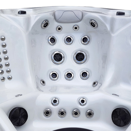 Dārza džakuzi vanna SPA560 220x220 cm - greznība un pilnīga atpūta jūsu dārzā