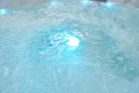 Elegants Jacuzzi OF-6004 Pro – Luksusa SPA ar hidromasāžu, Bluetooth un LED