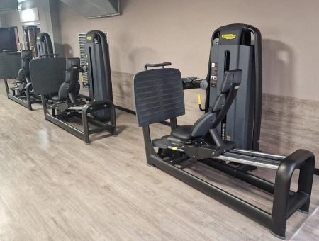 TECHNOGYM SELECTION PRO Преса за крака Възстановена - перфектно състояние