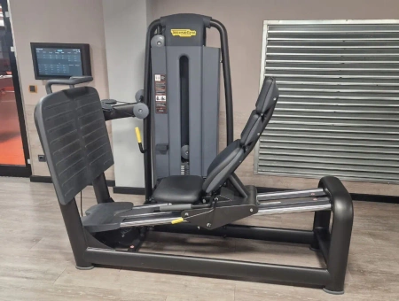 TECHNOGYM SELECTION PRO Leg Press Obnovljen - odlično stanje