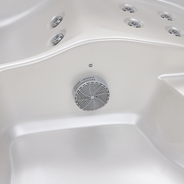 Jacuzzi OF-3002 – Ekskluzīvs premium vannas istabas risinājums ar augstspiediena sūkni