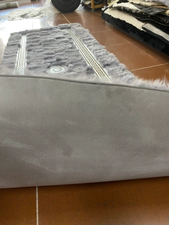 Tapete de luxo em pele de ovelha natural - um elegante tapete de estilo VERSACE feito à mão