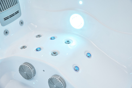Luksuslik Jacuzzi OF-3002 Pro – Luksuslik 3-kohaline SPA hüdromassaaži, Bluetoothi ja LED-valgustusega.