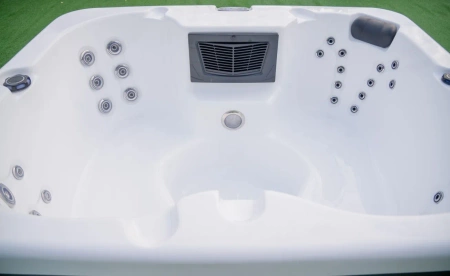Udendørs jacuzzi til fire personer Geniss ZR7103 – Wellness SPA til villa og have, spabad med hydromassage til 4 personer