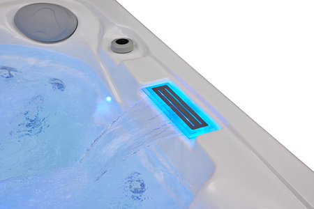 Elegantni jacuzzi OF-5003 s masažom za 5 osoba – za vrtove, interijere i wellness zone.