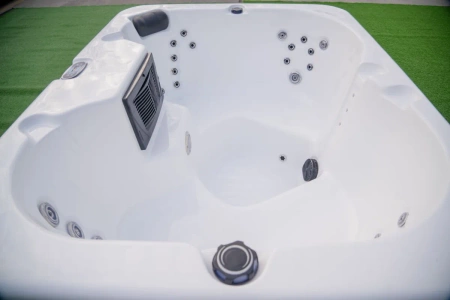 Jacuzzi exterior para 4 personas Geniss ZR7103 – Wellness SPA para villa y jardín, bañera de hidromasaje para 4 personas