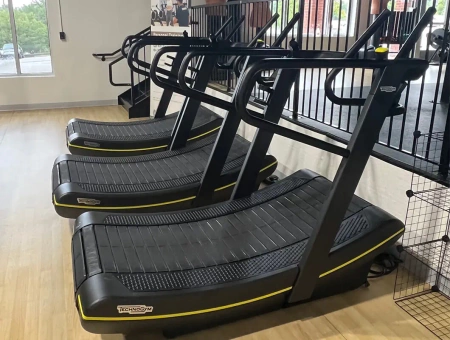 Technogym Skillmill Connect tekalna steza Rabljena/obnovljena - Odlično stanje