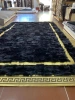 Alfombra estilo VERSACE - lujosa alfombra de piel de oveja hecha a mano, negra con dorado